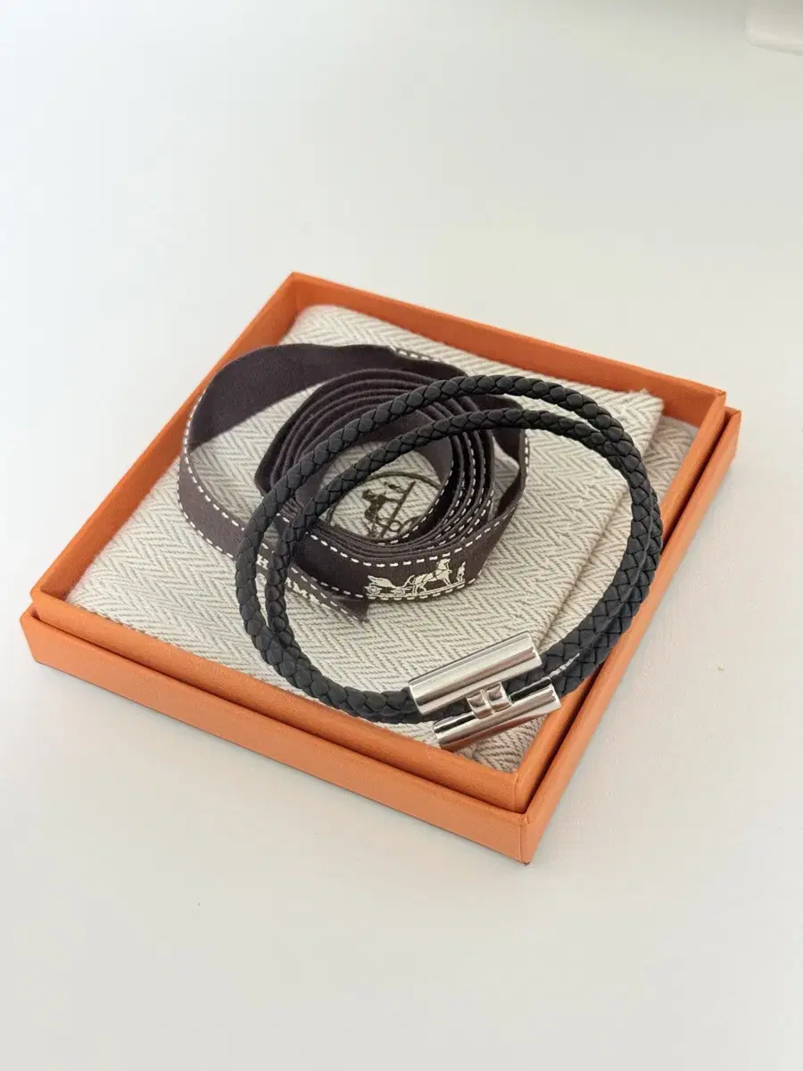 [새상품] 에르메스 팔찌 Hermes Tournis Tresse T5