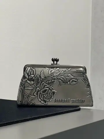 장 폴 고티에 뉴 로즈 가마구치 지갑 실버