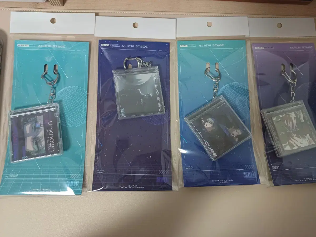 에이스테 에일리언 스테이지 NFC CD 키링 이반 틸 루카 미지
