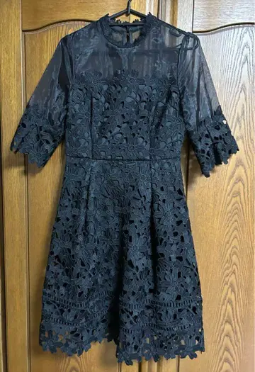 경사에도! Lily Brown 꽃무늬 레이스 절개 원피스