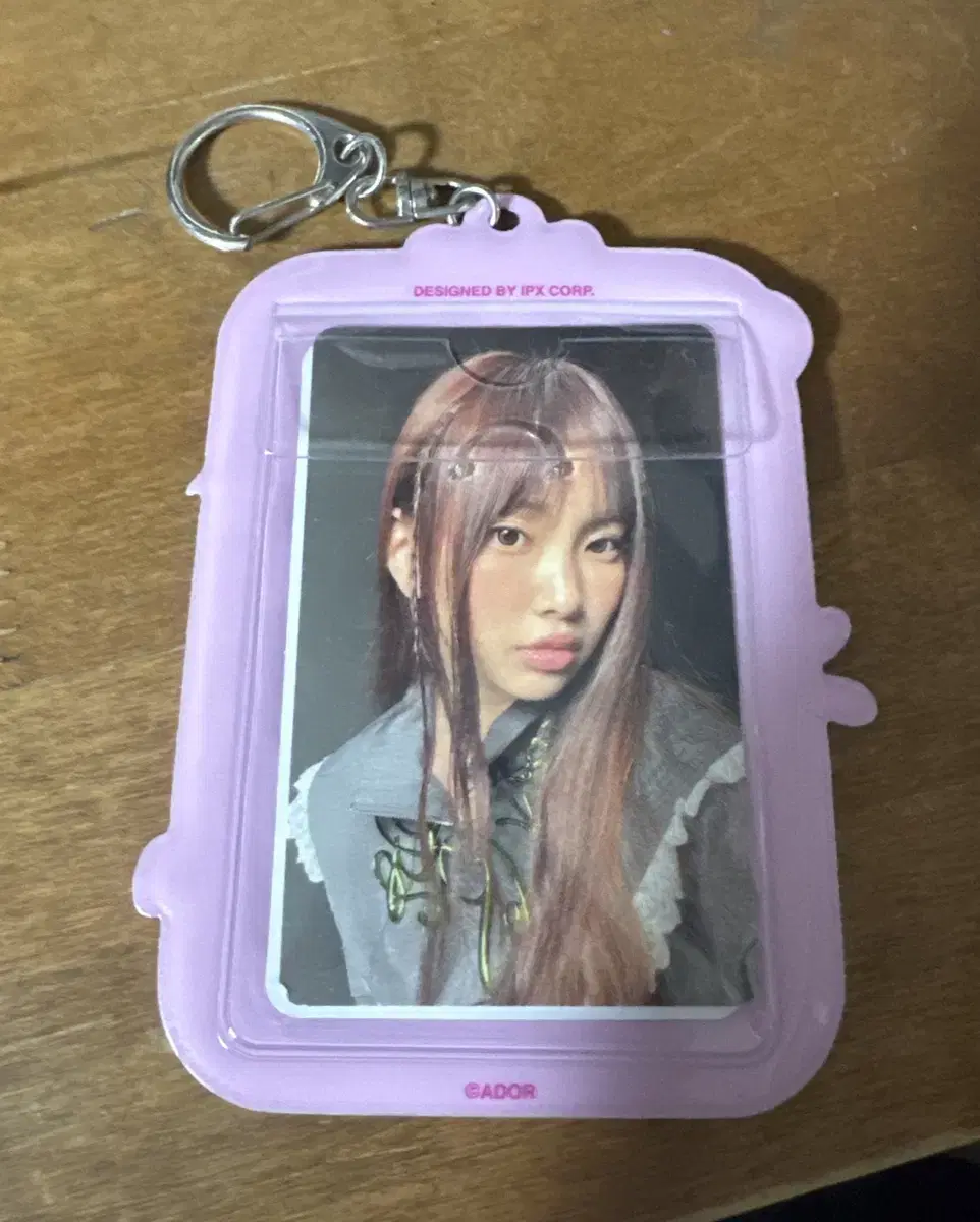 뉴진스 혜인 포토카드 홀더 키링
