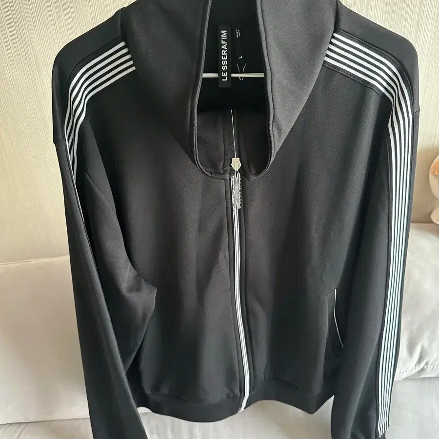 LE SSERAFIM | 르세라핌 Le Sserafim Track Top L Size #르세라핌