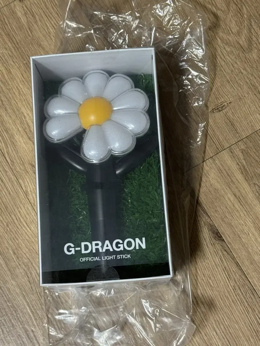 지디 위버멘쉬 오피셜 라이트 응원봉 2개 일괄 판매합니다. (포카 포함)