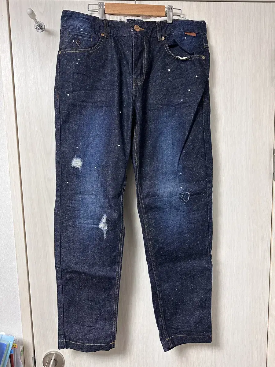 Thursday Island Damage Jeans