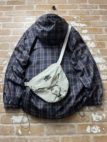 엄브로 엄브로 숄더백 테크 미니백 자수 아이보리