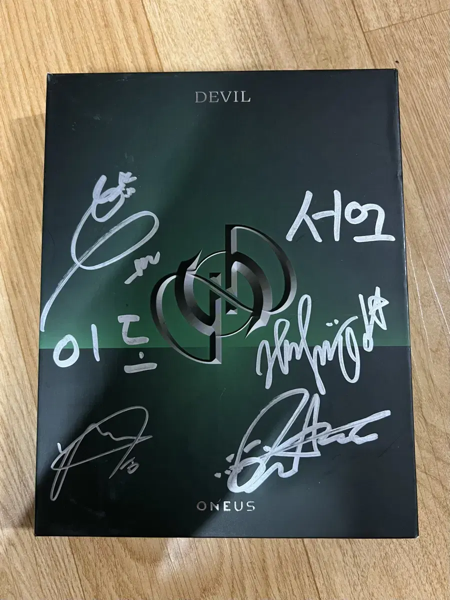 원어스 ONEUS 친필 싸인 앨범