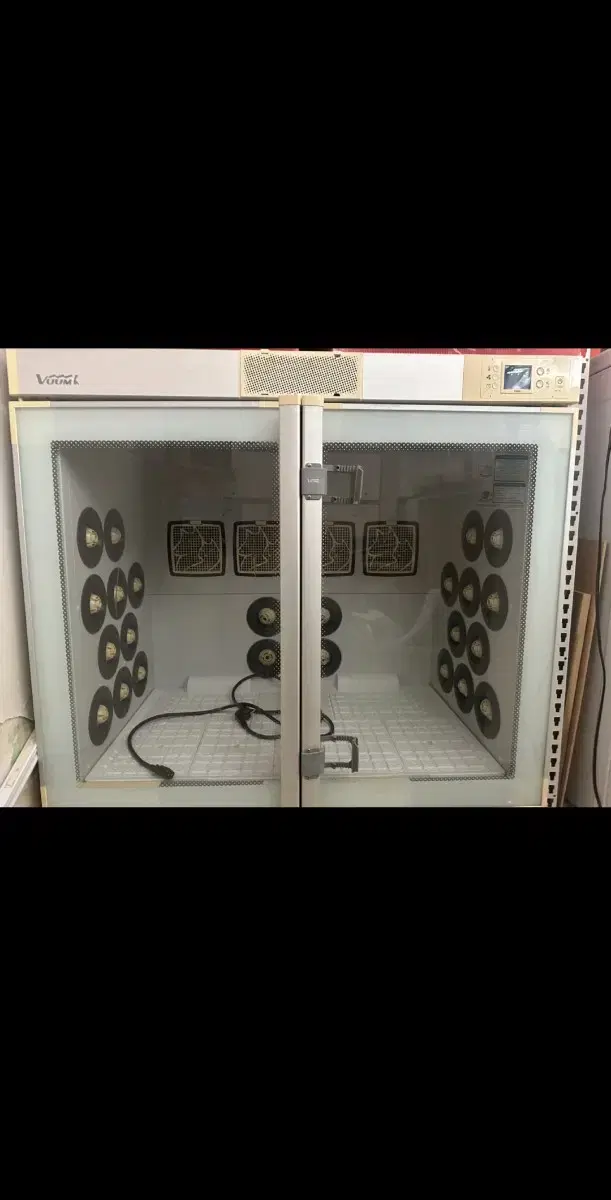 We are selling a Boompet dry room.