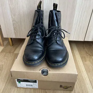 Dr. Martens 1460 8홀 부츠