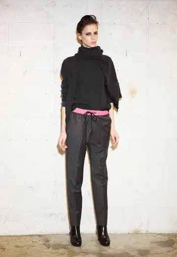 plumpynuts 플럼피넛 다크 그레이 스트라이프 슬랙스