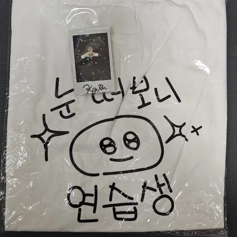 T1 케리아 눈 떠보니 연습생 친필싸인 폴라로이드 티셔츠 양도