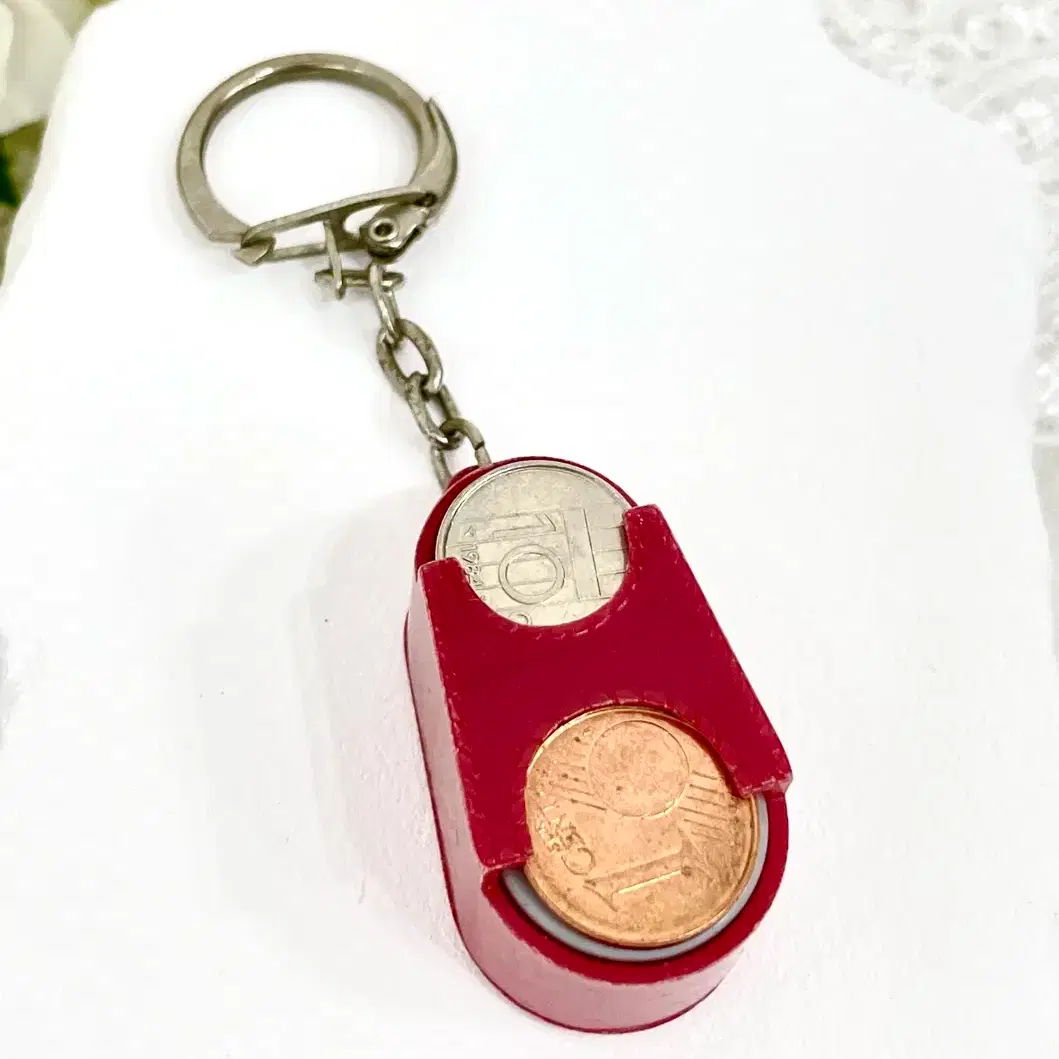 90s European Vintage] Red European Coin Holder keyring Key Chain #빈티지,#유럽 빈티지,#키링,#빈티지키링,#코인케이스 on Bunjang Global Site.