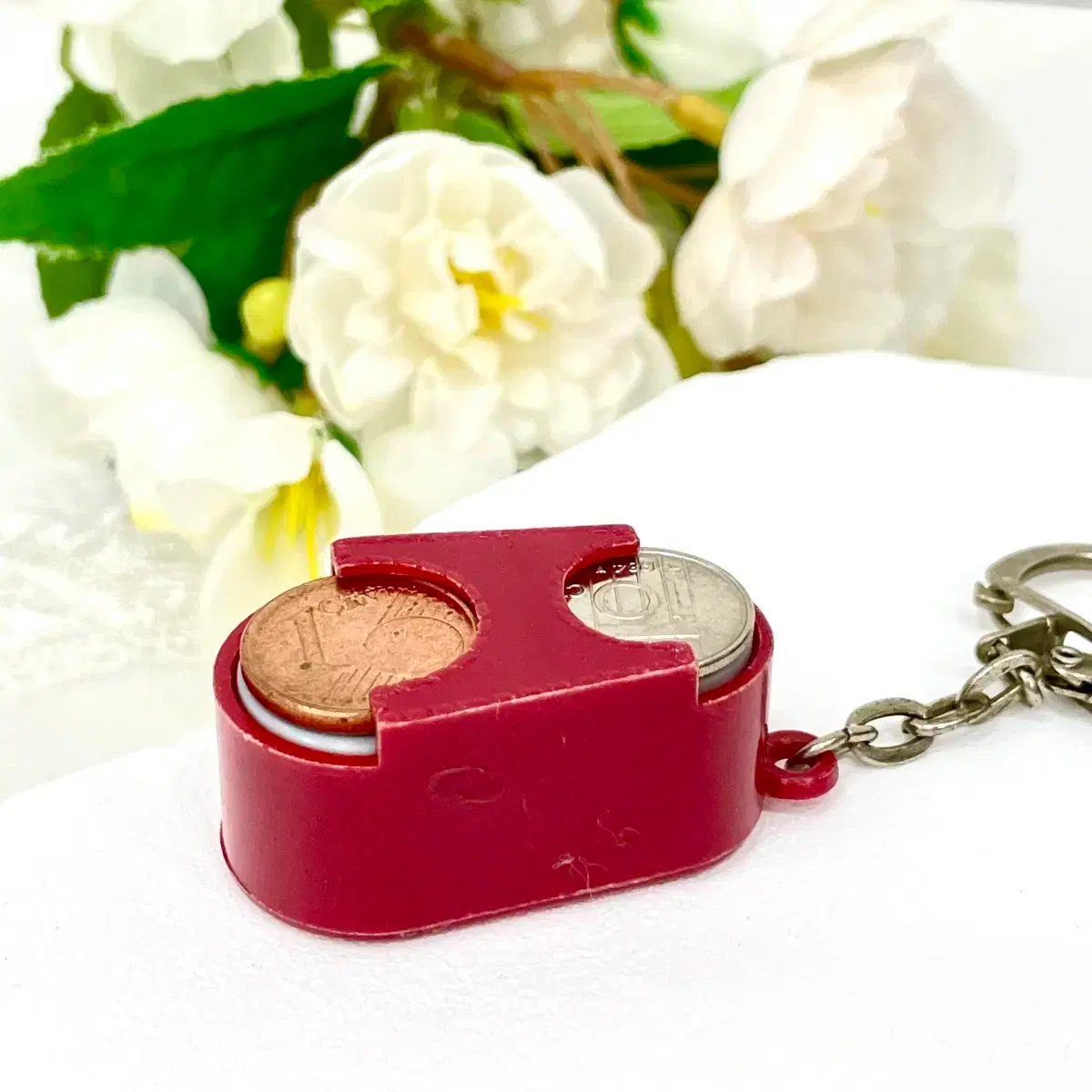 90s European Vintage] Red European Coin Holder keyring Key Chain #빈티지,#유럽 빈티지,#키링,#빈티지키링,#코인케이스 on Bunjang Global Site.