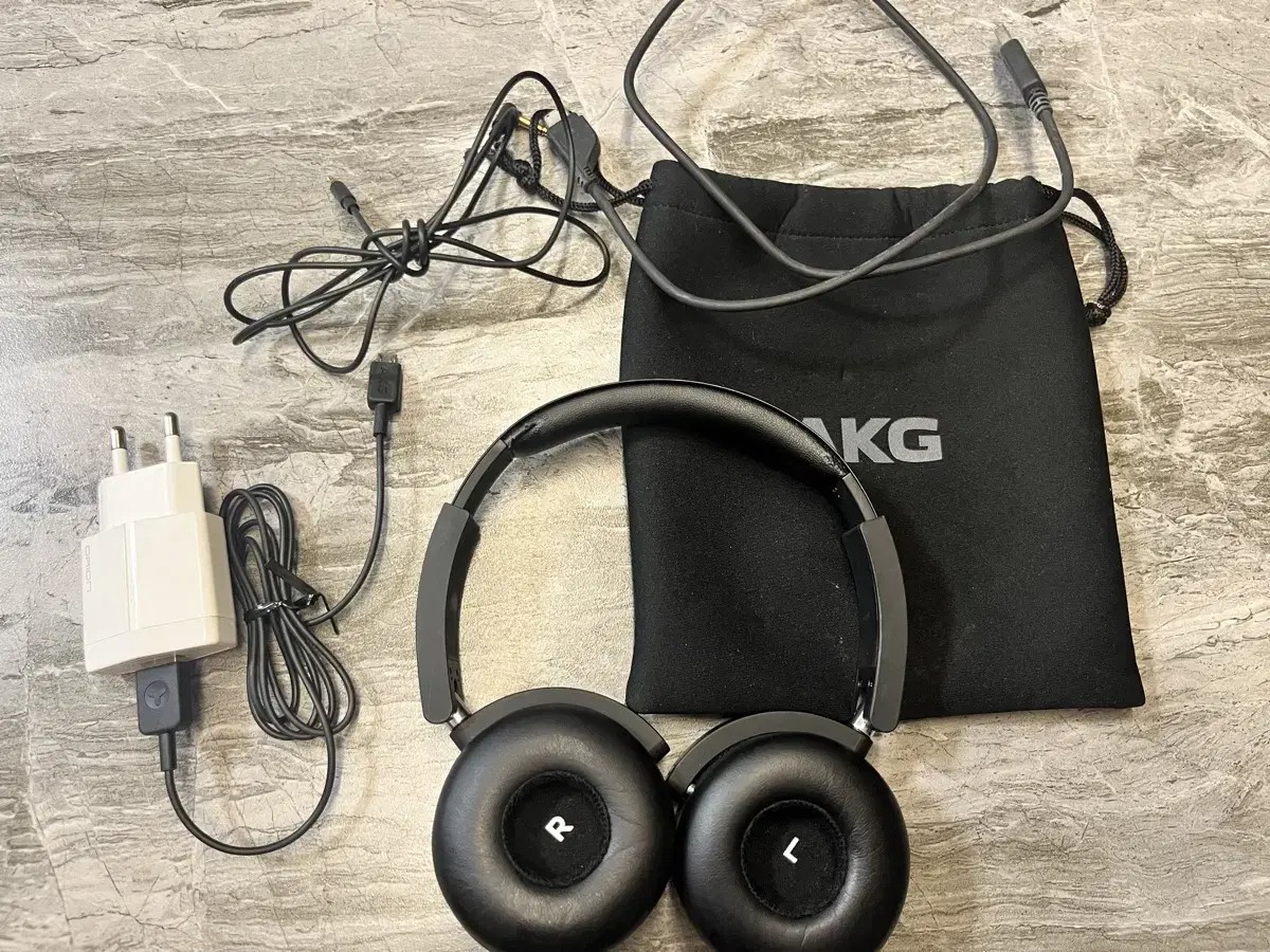 (정가 19만)AKG Y50블루투스 헤드폰 (본체+파우치+충전기