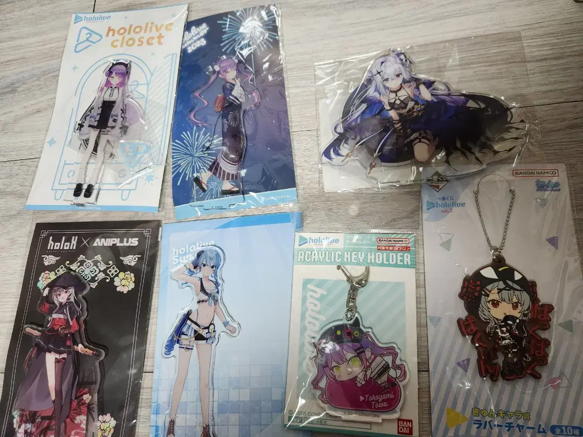 Holo Live Towa and Suisei Chloe acrylic stand, for sale