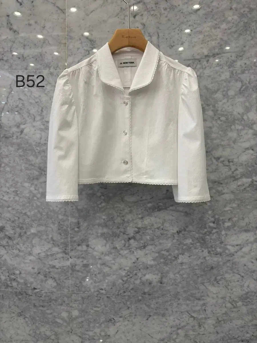 js뉴욕스타일신상 2025 s/s 7부 소매 레이스 카라 자켓겸 블라우스