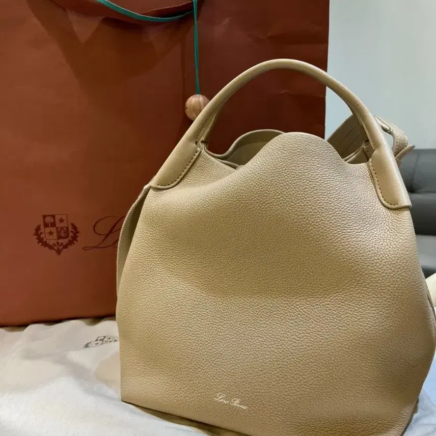 로로피아나 베일백 마이크로 라지 라이트매스틱