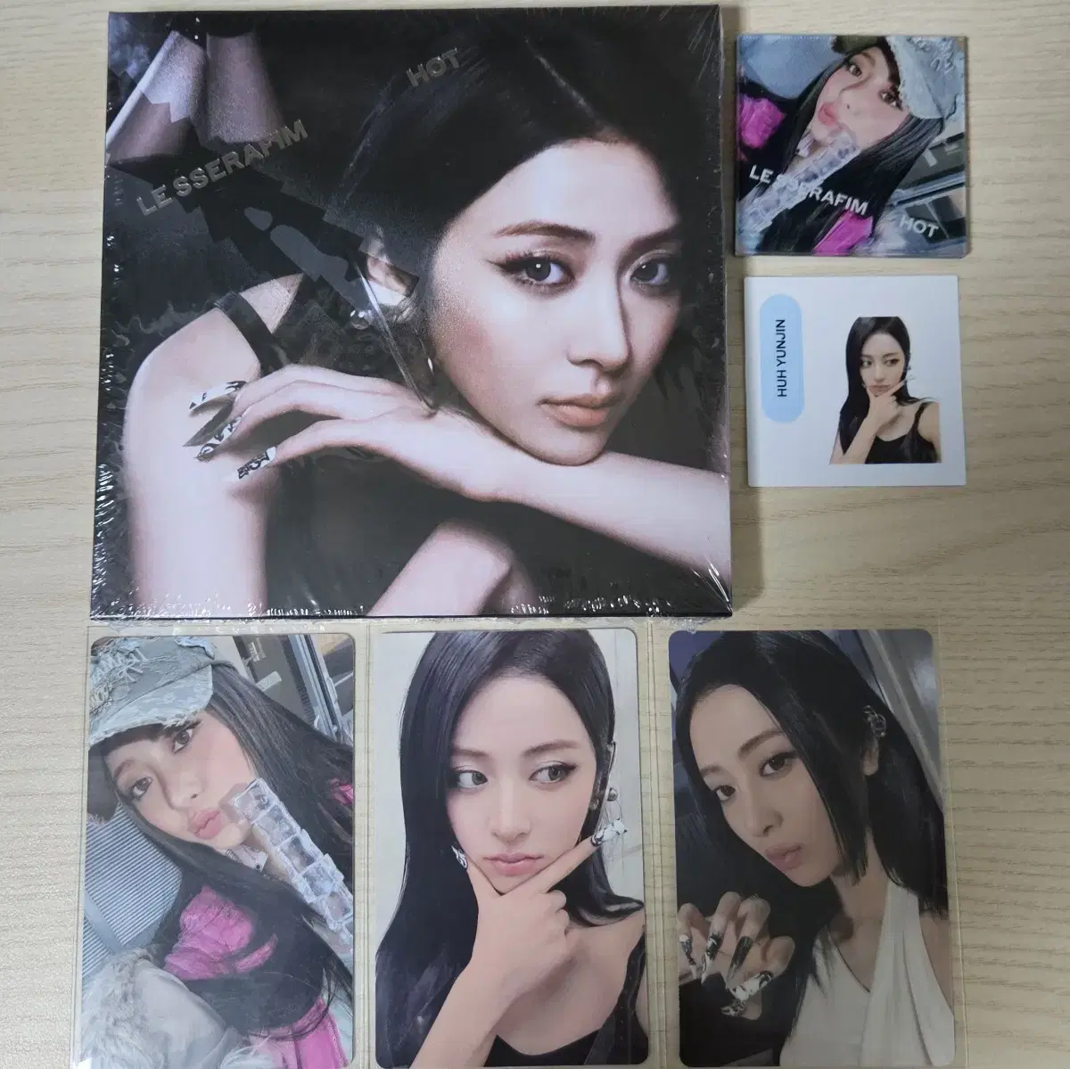 Le Sserafim Hot huh yunjin Compact wts weverse showcase unreleased photocard pre-order benefit Poca