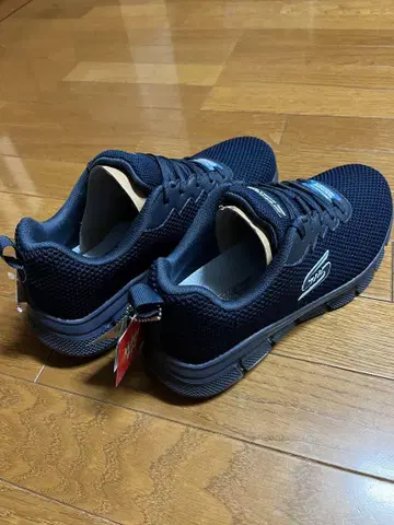 스케쳐스 끈 스니커즈 오른발 25cm, 왼발 27cm