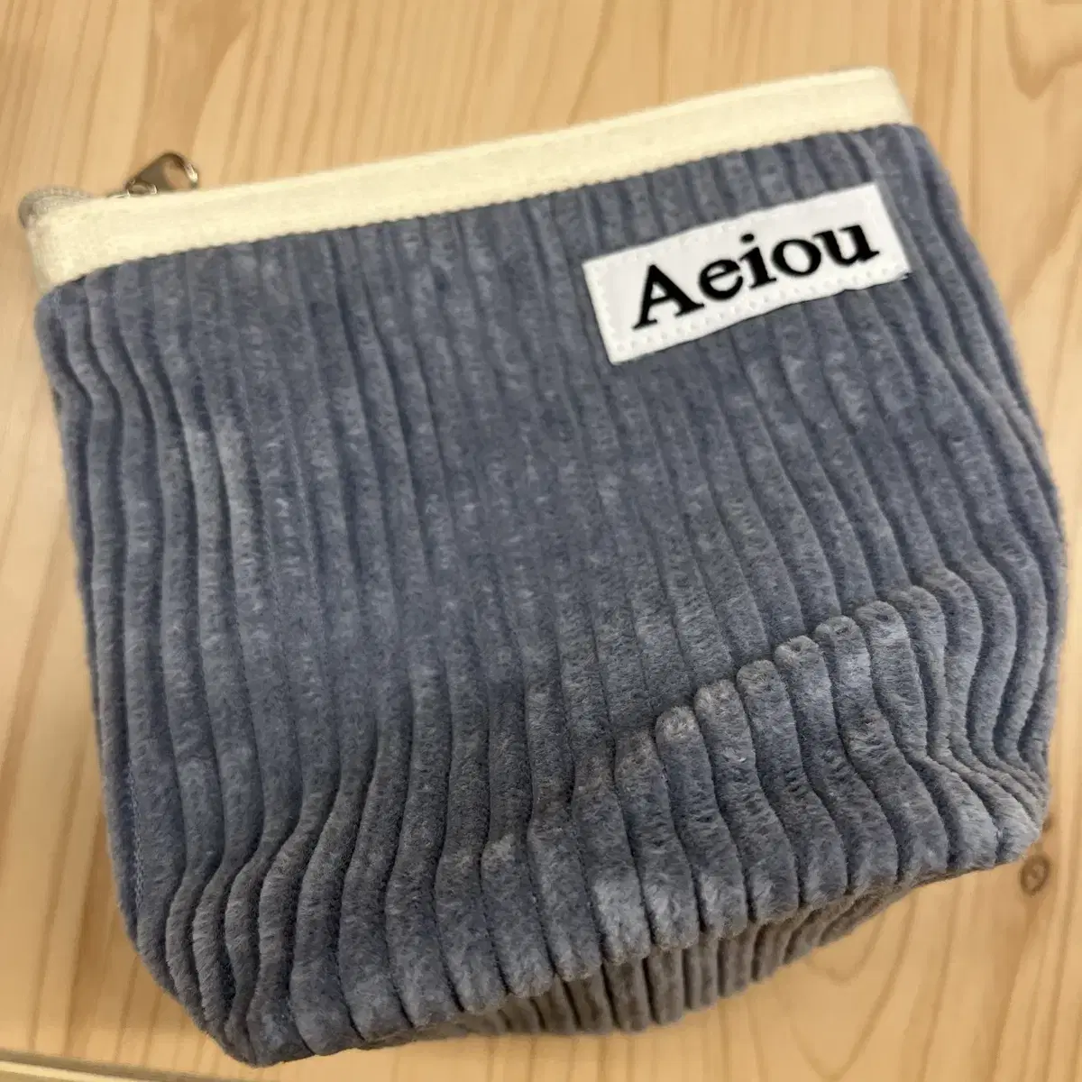 아에이오우 aeiou 코듀로이 파우치 (아이스 블루)