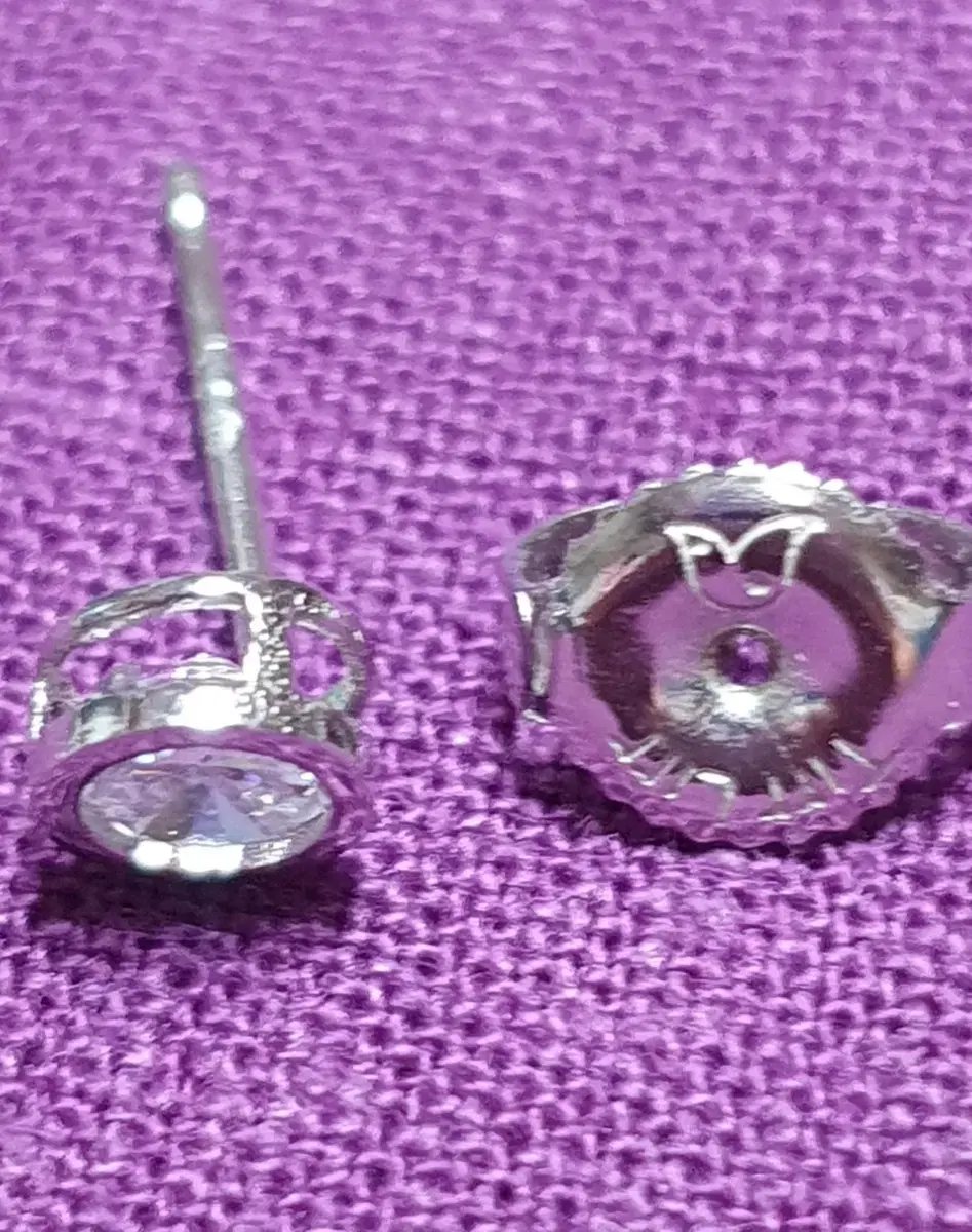 Tiririr Silver Cubic Earrings