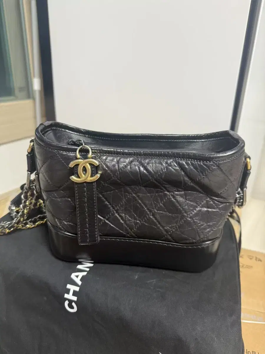 샤넬 가브리엘 호보백 스몰 26번대 블랙