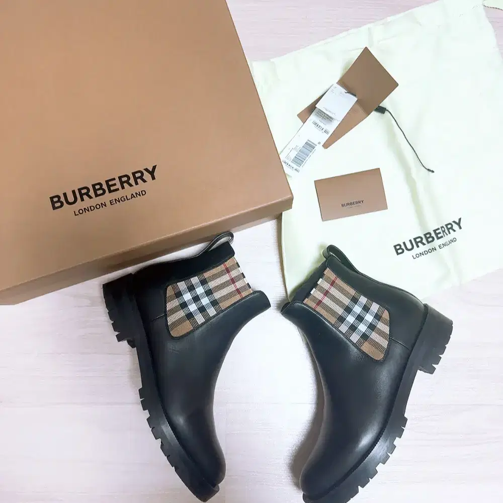 BURBERRY 버버리 Burberry Burberry Check Chelsea Boots Women's
