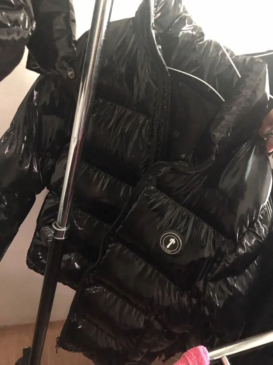 트랩스타 유광패딩