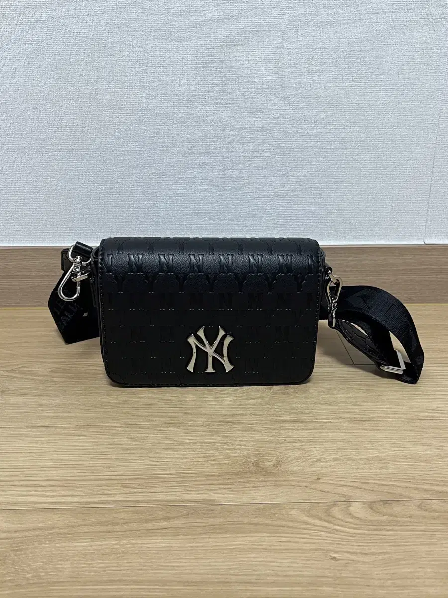 MLB 클러치 겸 크로스백