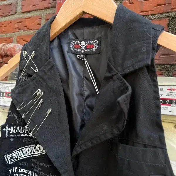 出品取り下げ　MAD PUNKS チェーンバッグ　ブラック　＃C1980 出品取り下げ MAD PUNKS チェーンバッグ ブラック ＃C1980 Mad