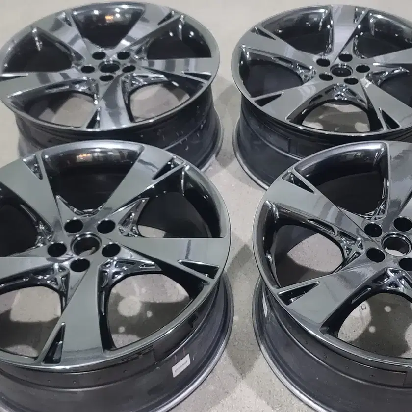 GENESIS | 제네시스 Genesis GV80 22-inch Ghost Chrome Genuine Wheel ...