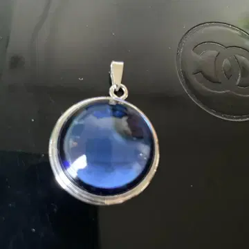 라리크 유리 펜던트 탑