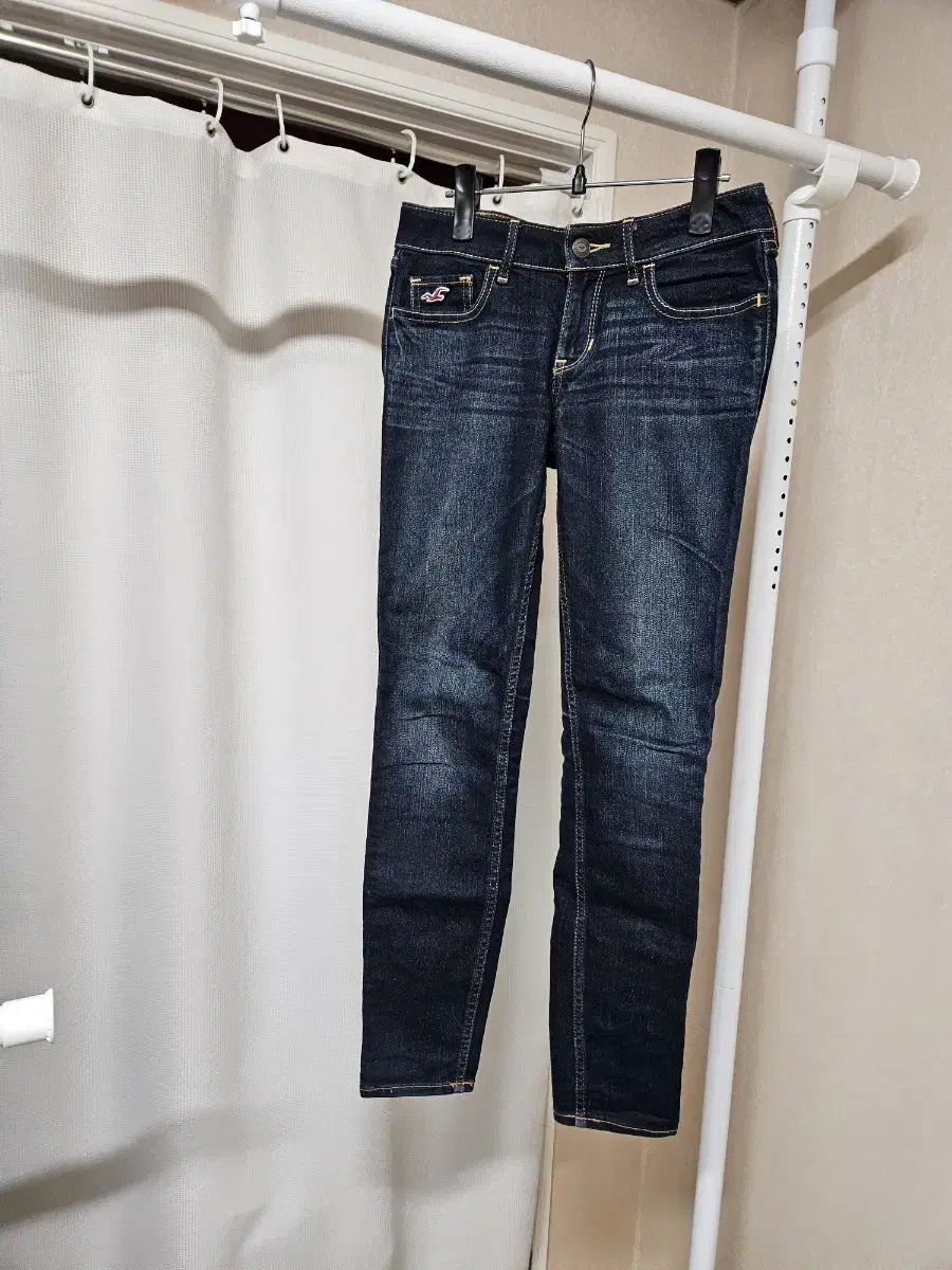 [Free Shipping] Hollister Slim Fit Jeans, Girlfriend Look, Date Look, Club Party