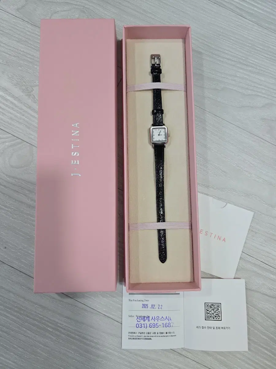 제이에스티나 스퀘어 시계+헬로키티 그립톡