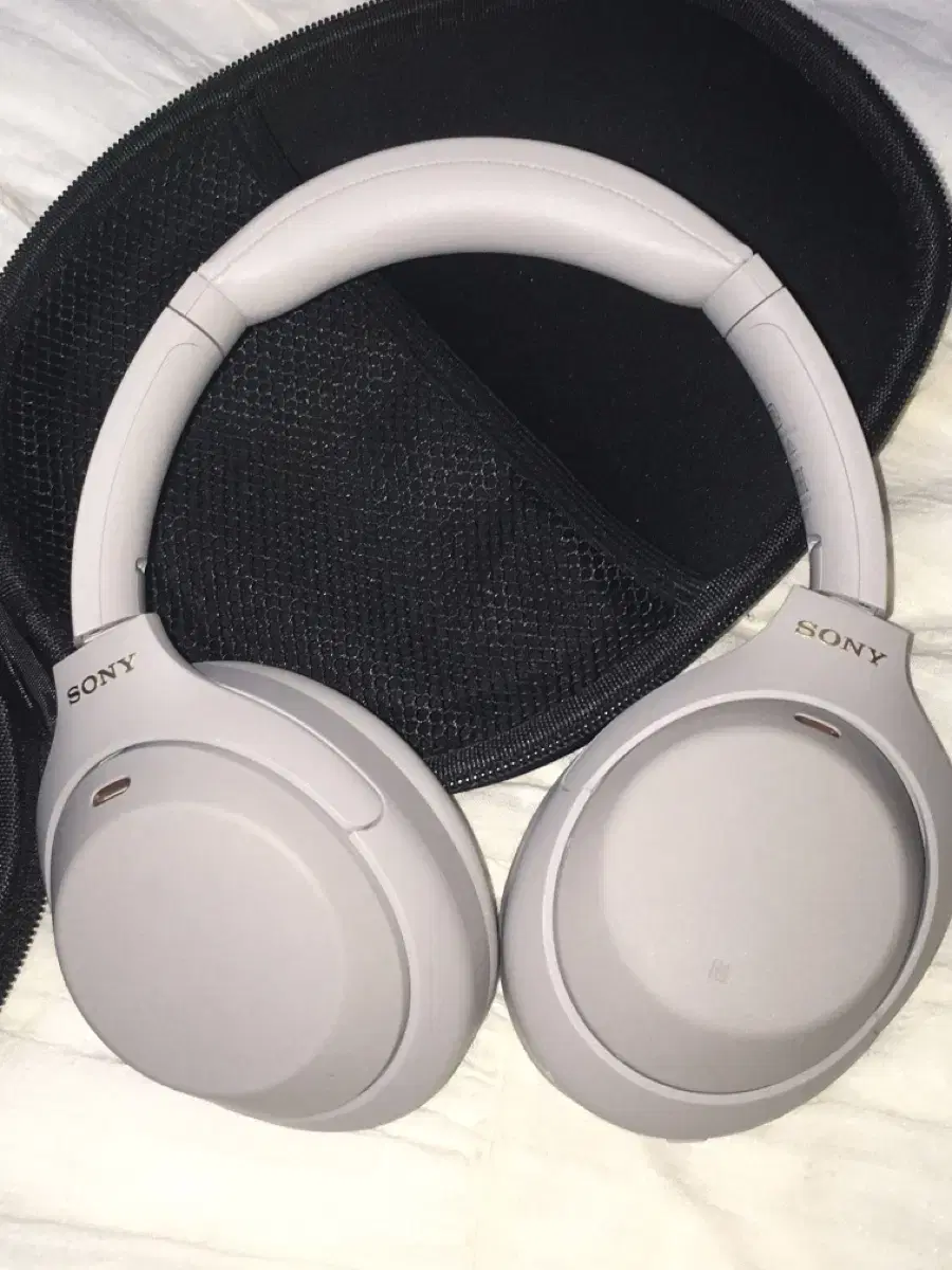 소니 WH-1000XM4