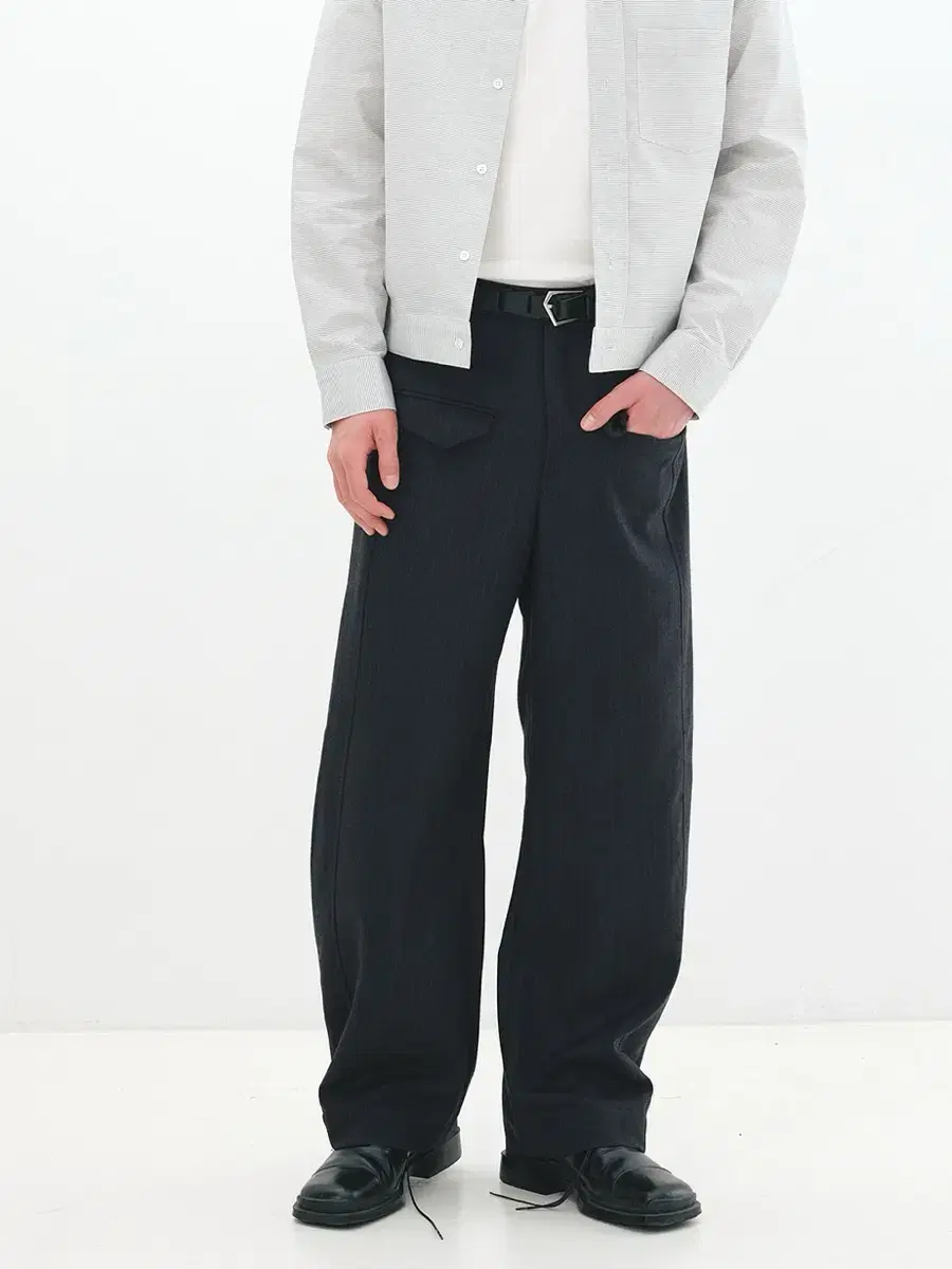 Aieul 아이엘 Curved Trousers navy stripe 50