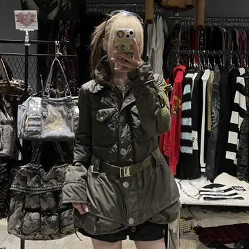 마리떼 프랑소와 저버 파라슈트 다운 밀리터리 디자인