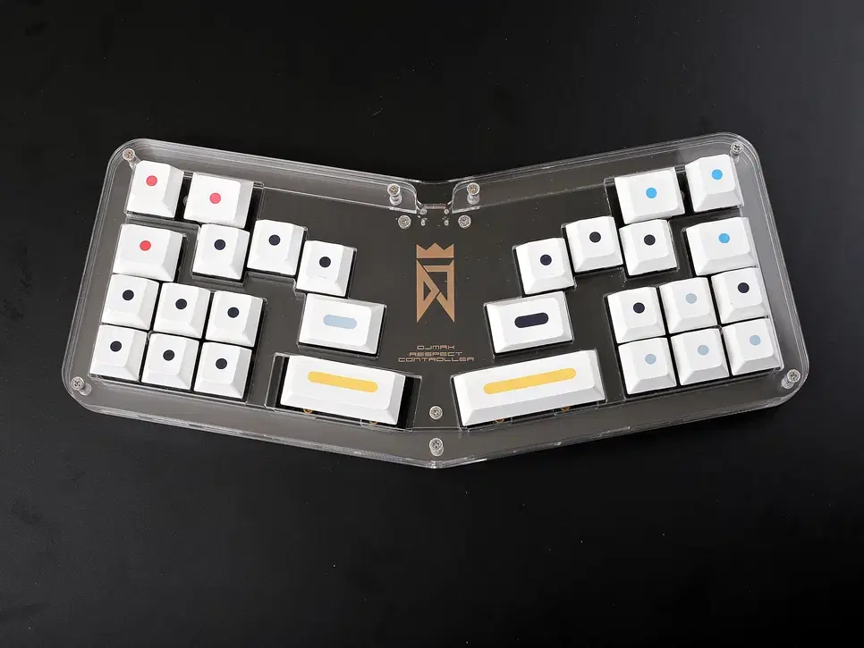 GD1S-C, which was exhibited by Akife: A mini keyboard for DJMAX.