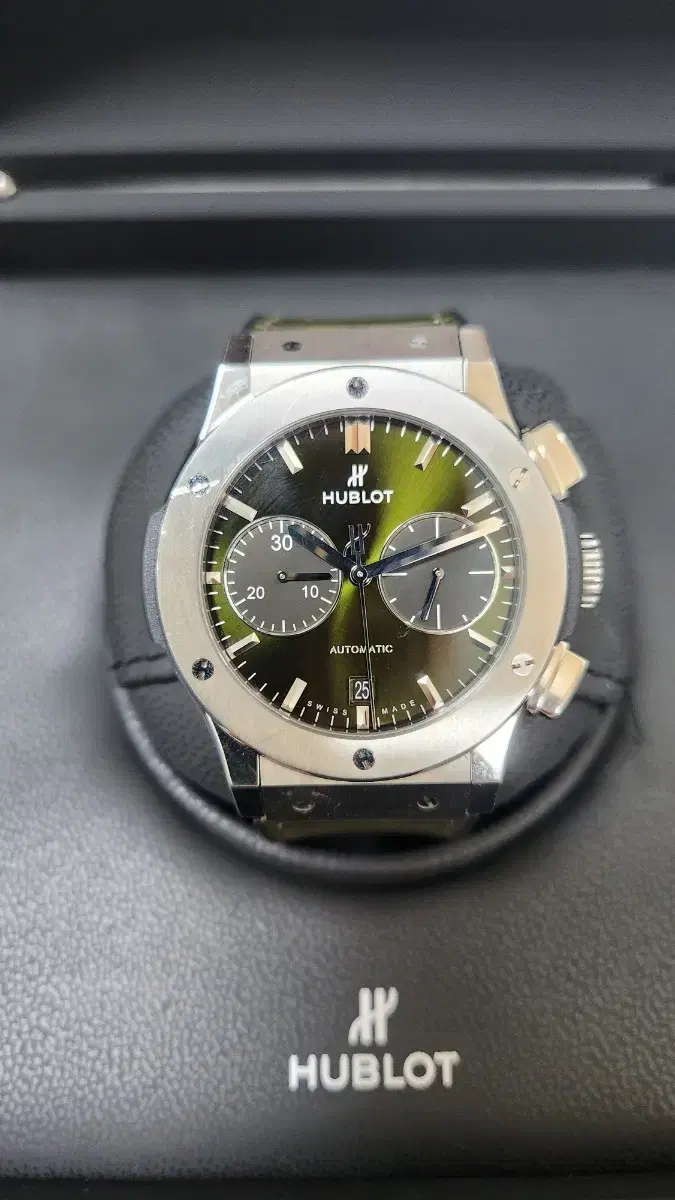 Quick sale! Hublot Classic Fusion Chrono 45mm watch for sale.