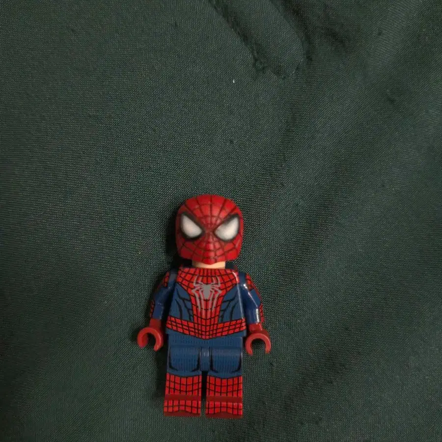 어메이징 스파이더맨 2 촬영장에서 앤드류 가필드., image size:900x900