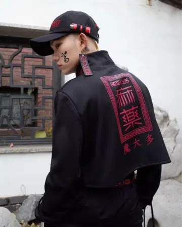 마약보다 더한 하이넥 트레이닝복