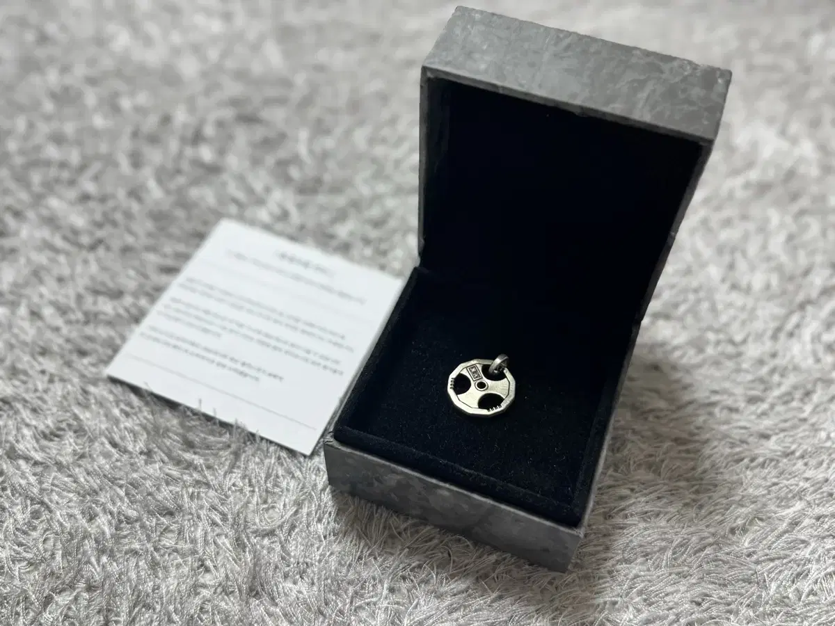 흑야 Plate pendant (원판 펜던트)