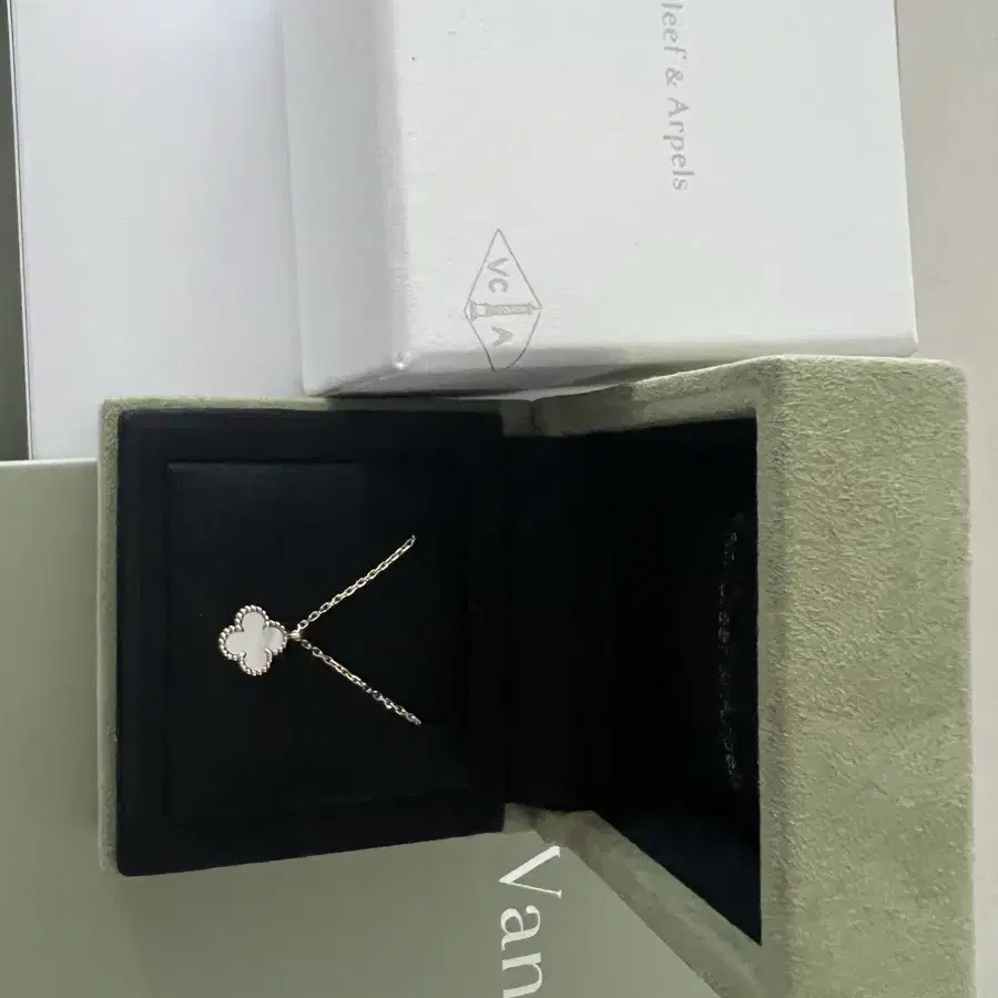 반클리프 스위트 알함브라 목걸이