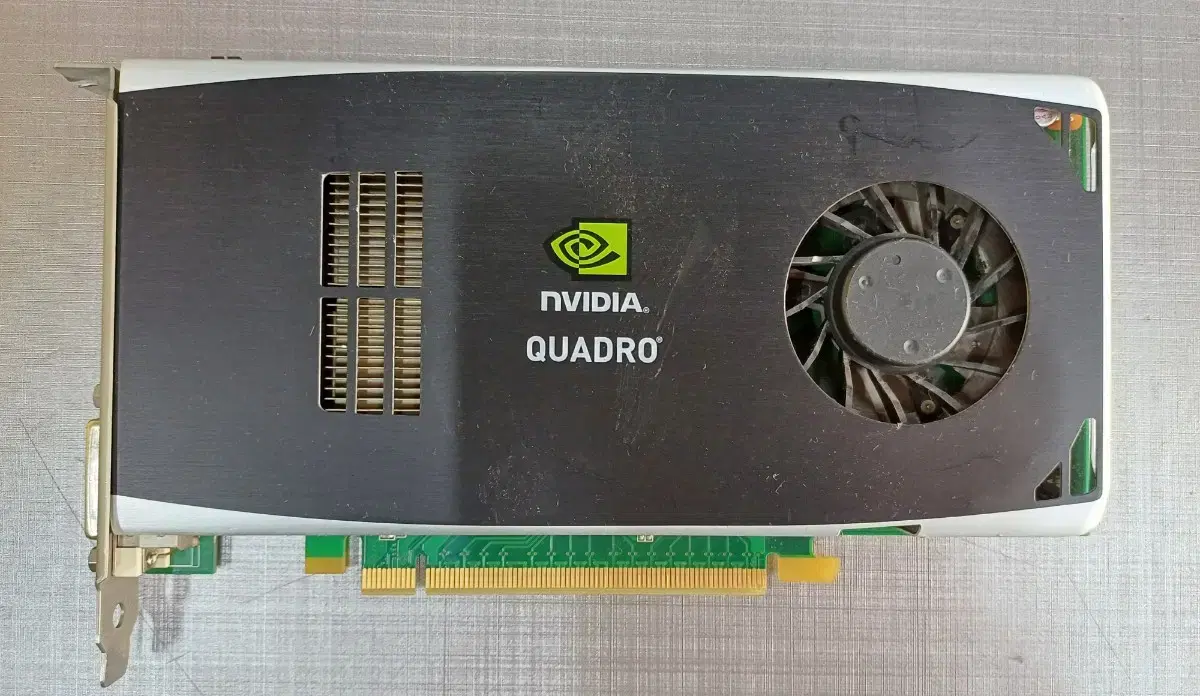 쿼드로 FX1800 그래픽카드