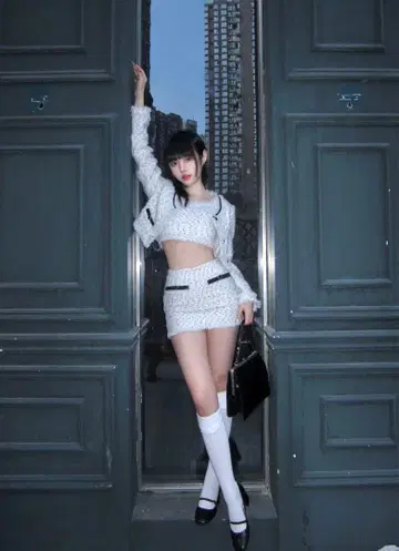 앤드류 블레어의 트위드 뷔스티에