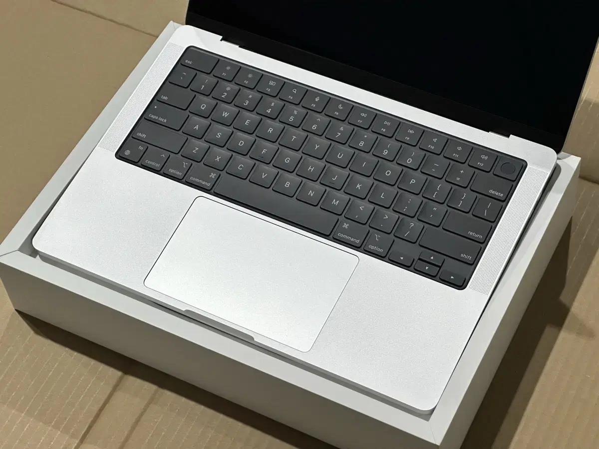(새제품급)맥북프로 M1 PRO 14 16GB/1TB/10C/16C 고급