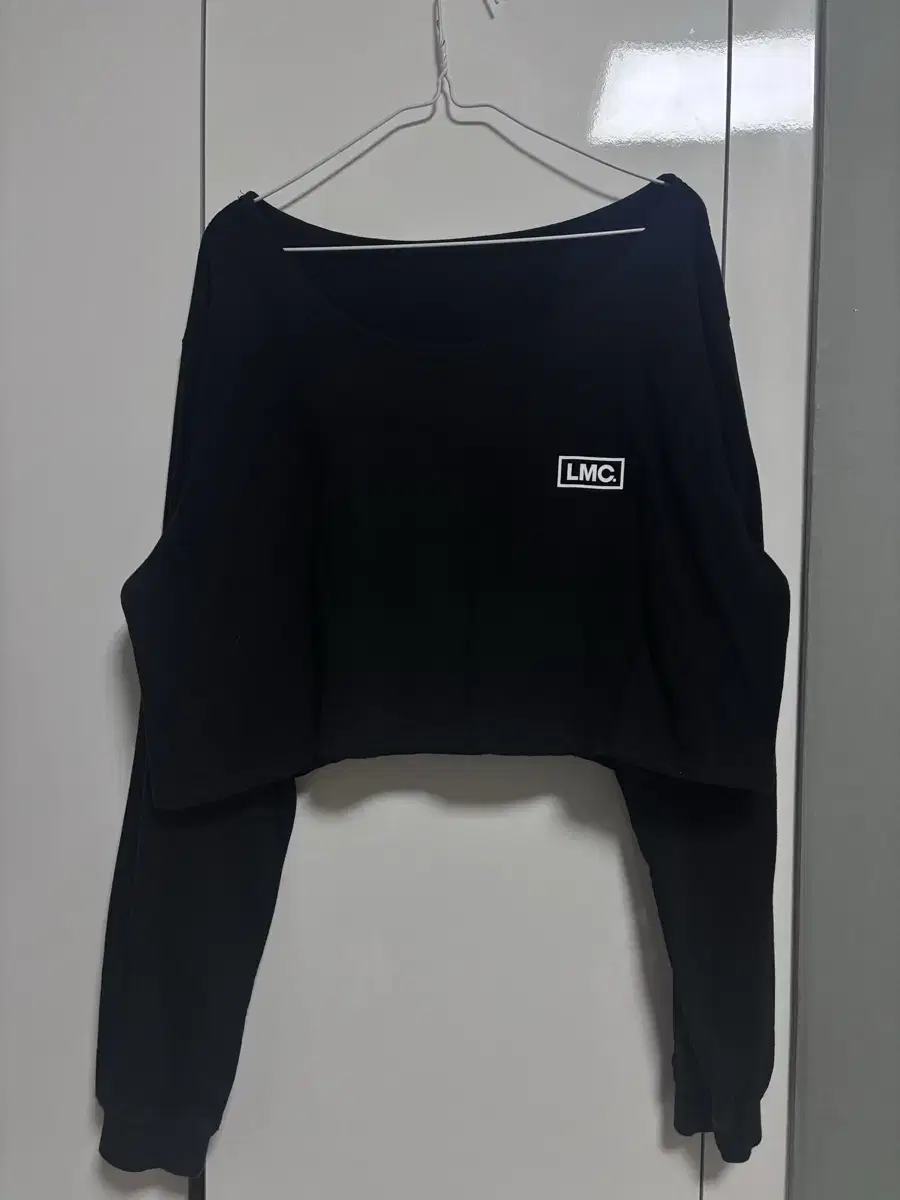 김코디 빈티지 LMC 원오프숄더 슬리브티