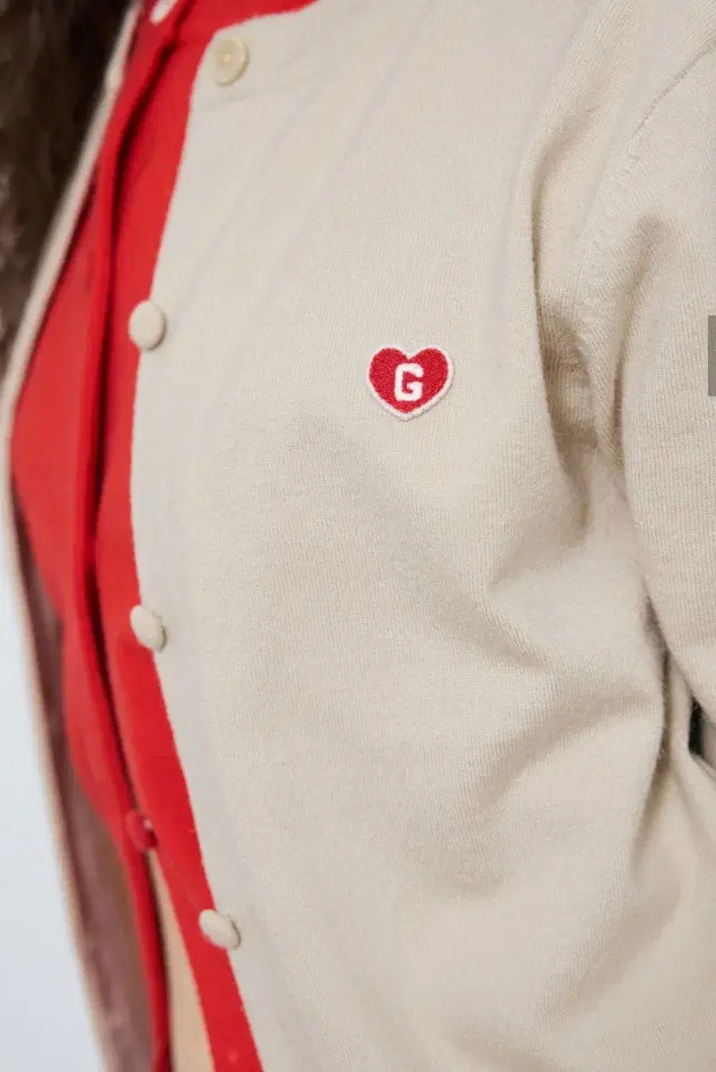 SIGNATURE HEART CARDIGAN [BEIGE]