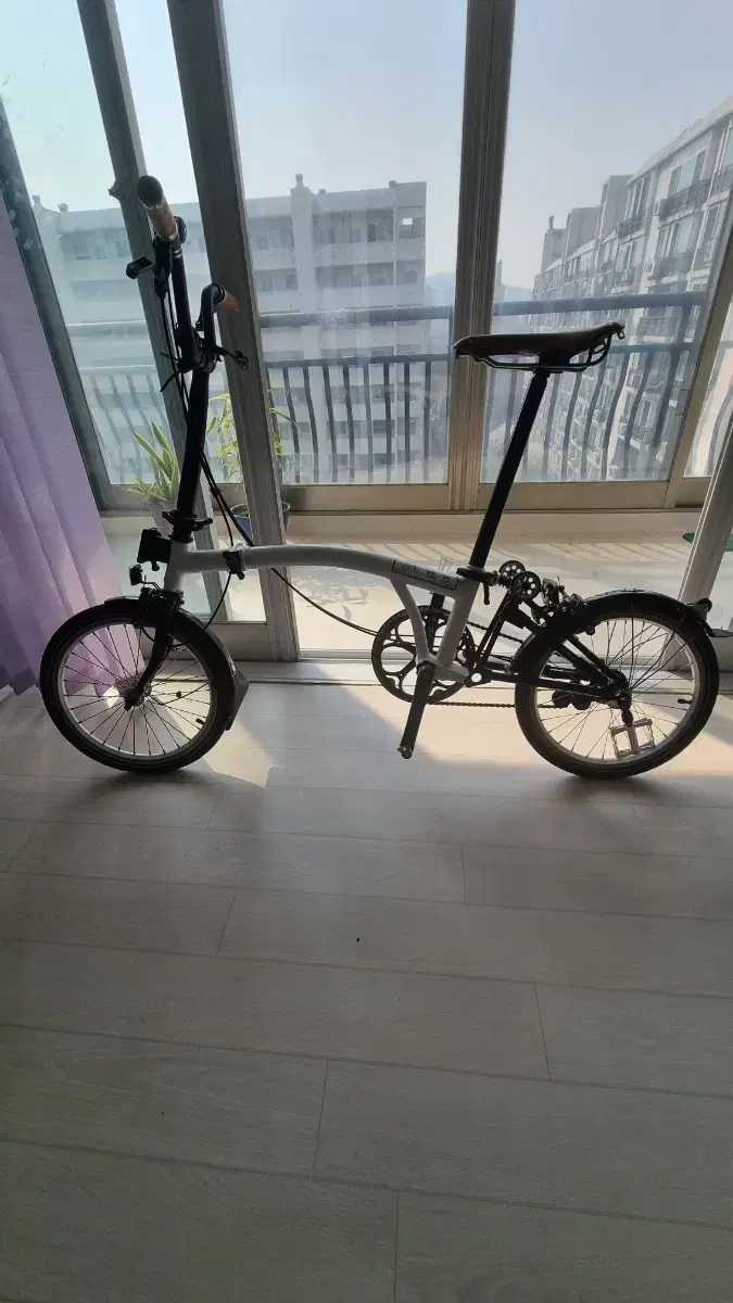 브롬톤 흰색