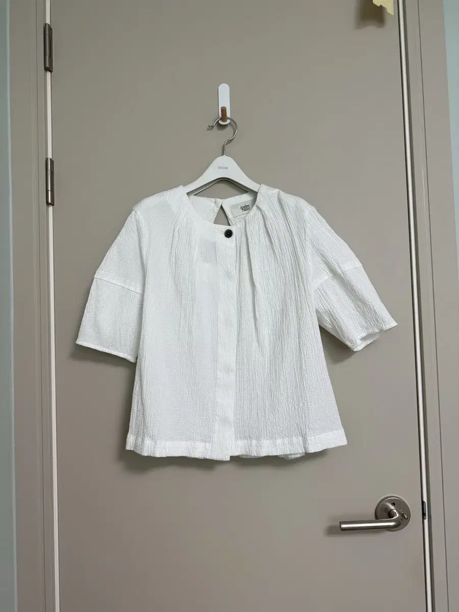 아뜰리에나인 24ss 지지미 블라우스