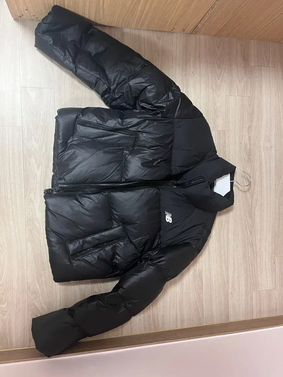 뉴발란스 숏 구스다운 블랙 패딩